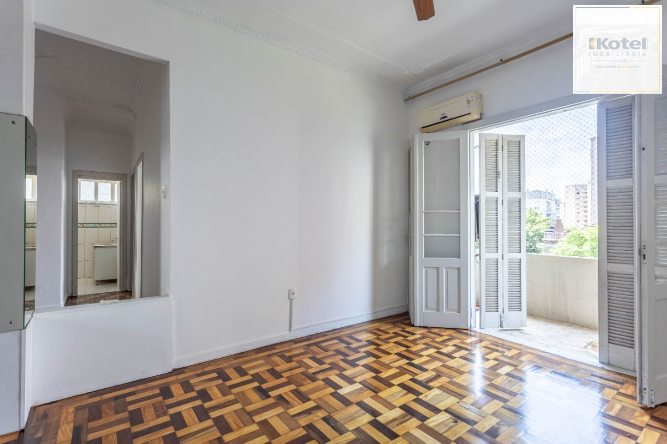 Vende-se apartamento com 2 quartos, 79 m² e sacada - Centro Histórico