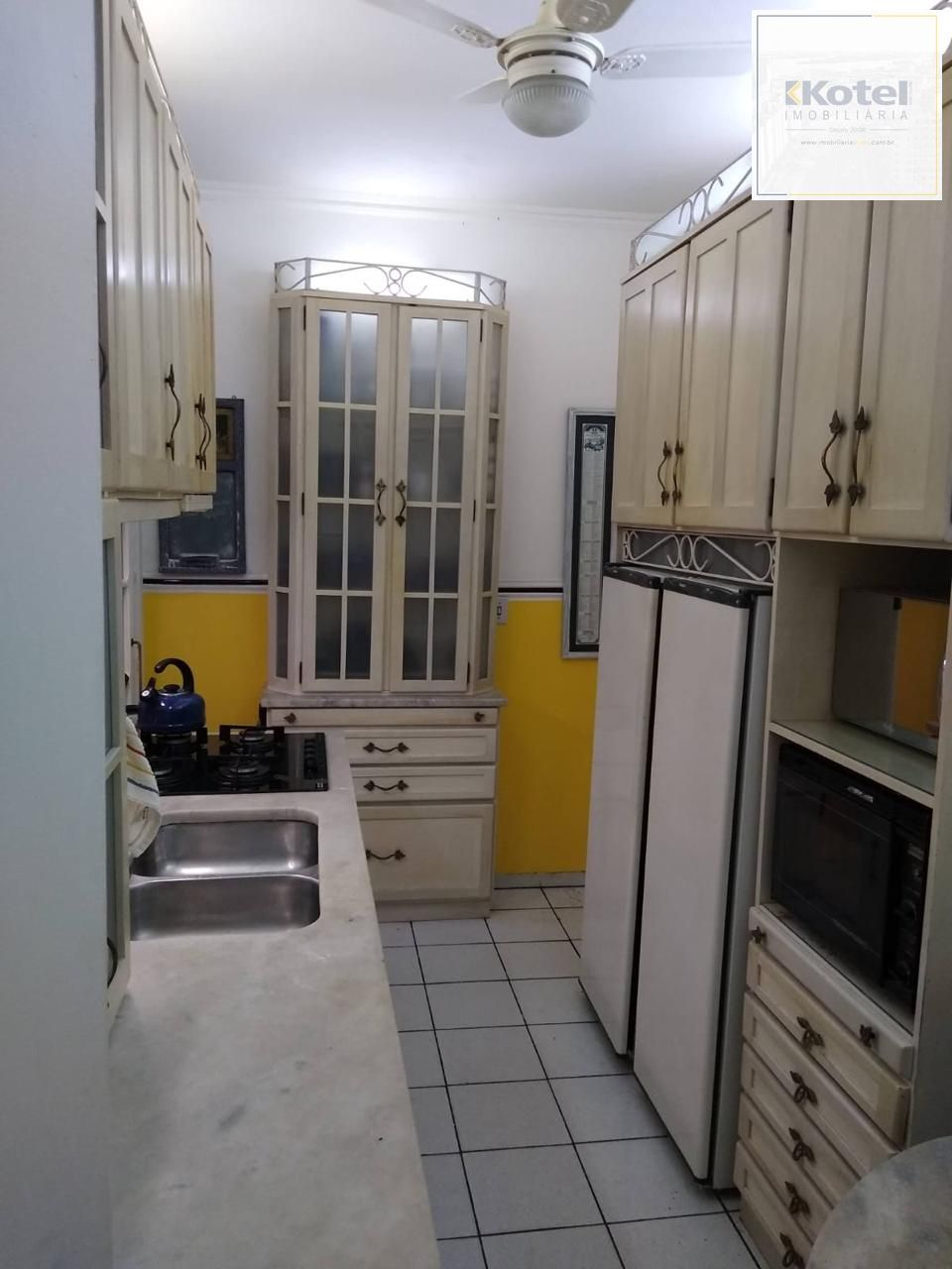 Vende-se apartamento com 3 quartos(1 suíte), 114m² e 1 vaga - Moinhos de Vento