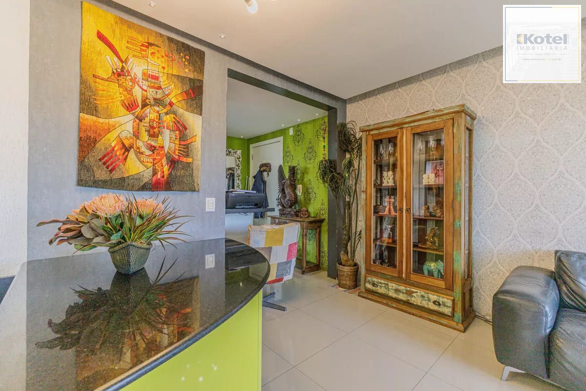Vende-se apartamento com 3 quartos(1 suíte),  1 vaga, elevador