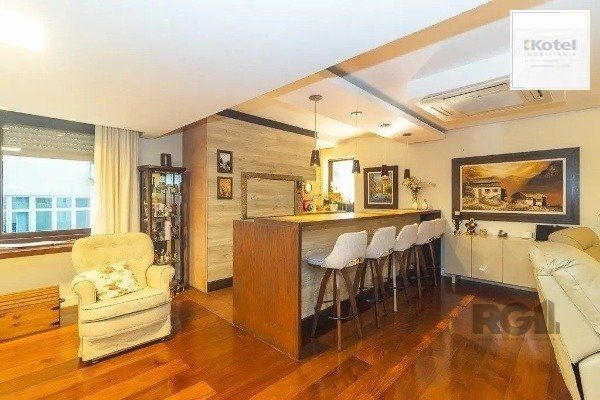 Vende-se luxuoso apartamento 2 quartos com 3 suítes, escritório, lareira, decorado por arquitero e 2 vagas - 157m² - Rio Branco — foto 3