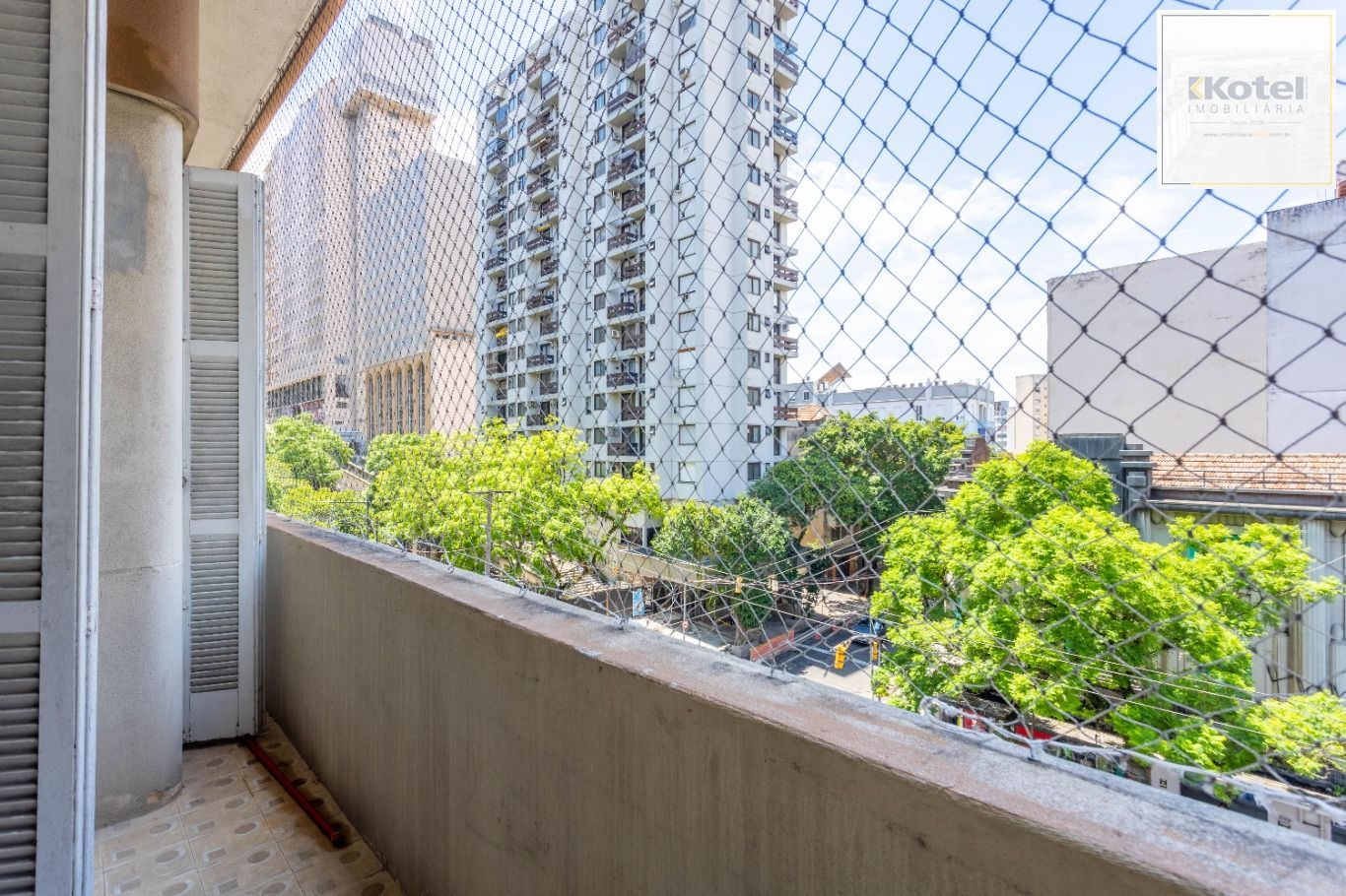 Vende-se apartamento com 2 quartos, 79 m² e sacada - Centro Histórico