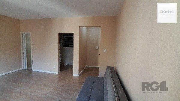 Vende-se belo Studio reformado próximo a Santa Casa, sol da manhã em andar alto - 31m² - Centro Histórico