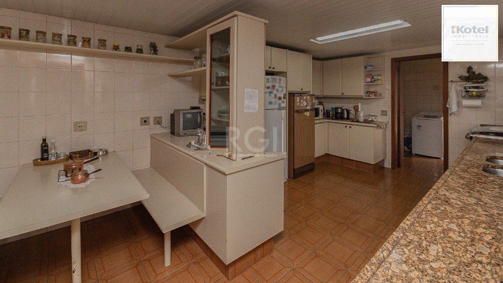 Casa para Venda - 300m², 3 dormitórios, sendo 1 suites, 4 vagas - Chácara das Pedras — foto 4