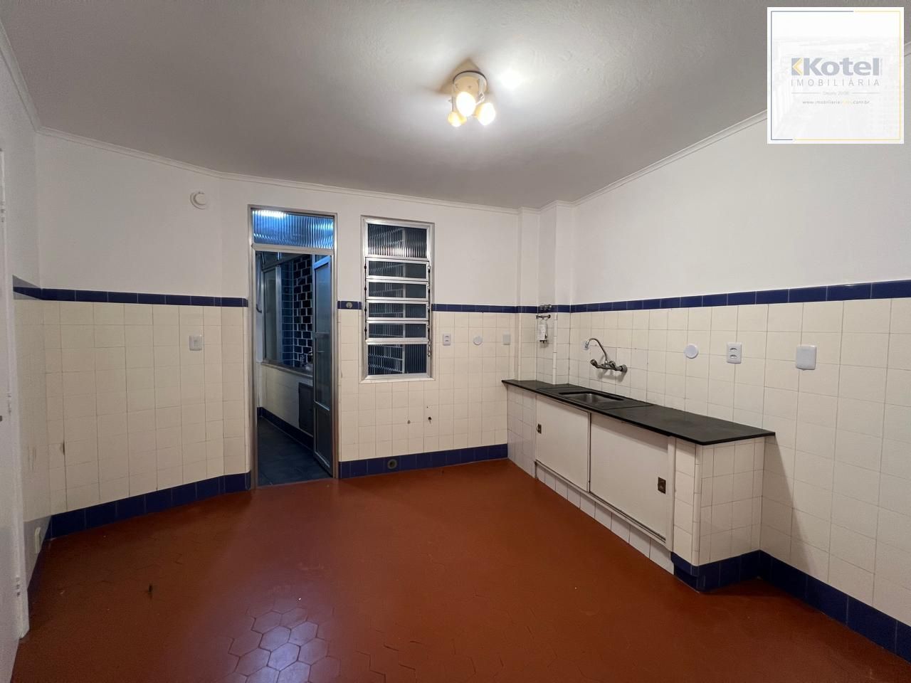 Apartamento amplo com 3 dormitórios,1 vaga, na Rua Duque de Caxias, Porto Alegre