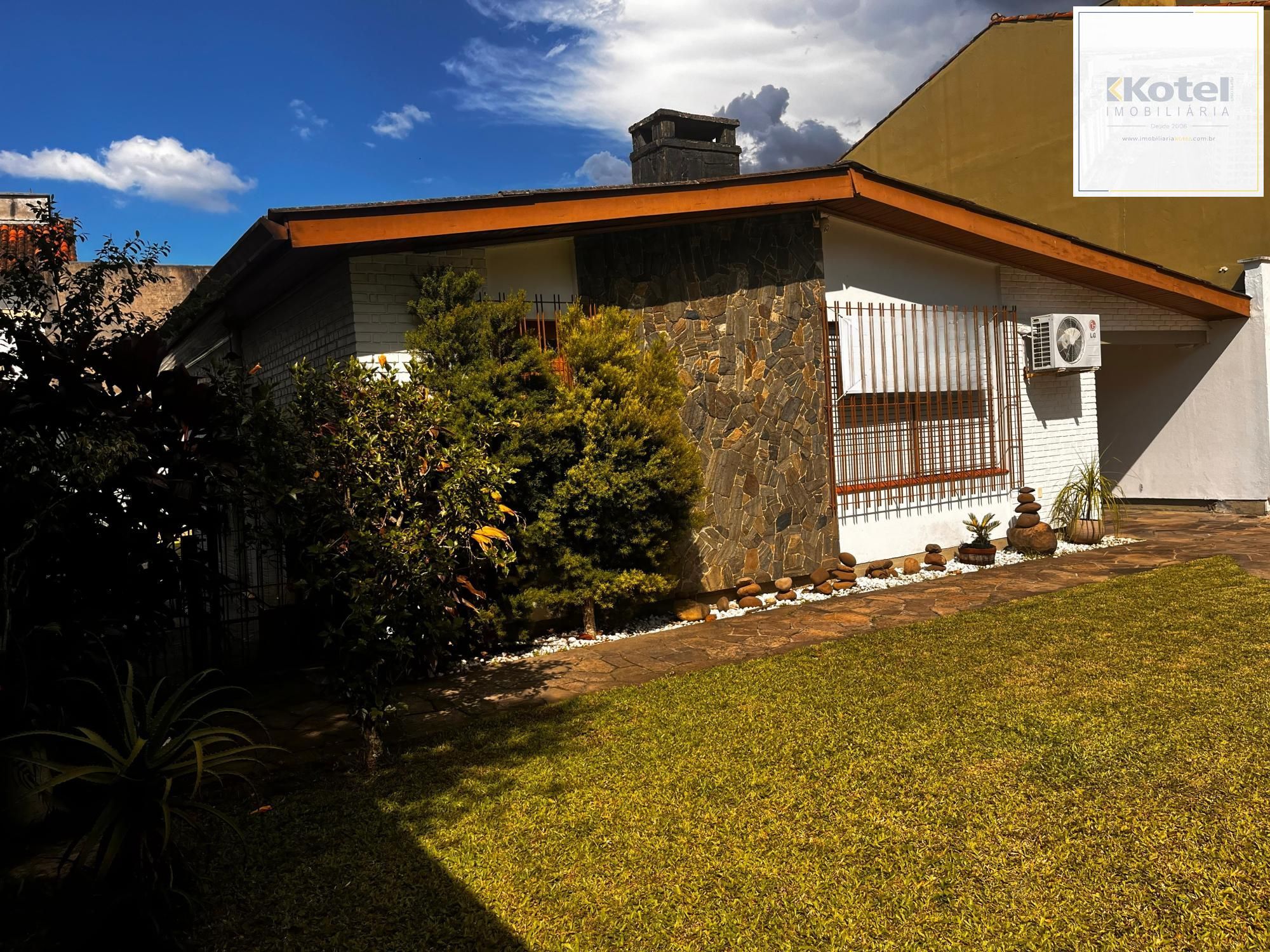 Casa térrea, com 2 dormitórios, 3 vagas, no bairro Ipanema, Porto Alegre, RS — foto 2