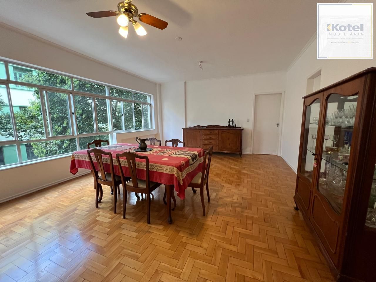 Apartamento amplo com 3 dormitórios,1 vaga, na Rua Duque de Caxias, Porto Alegre