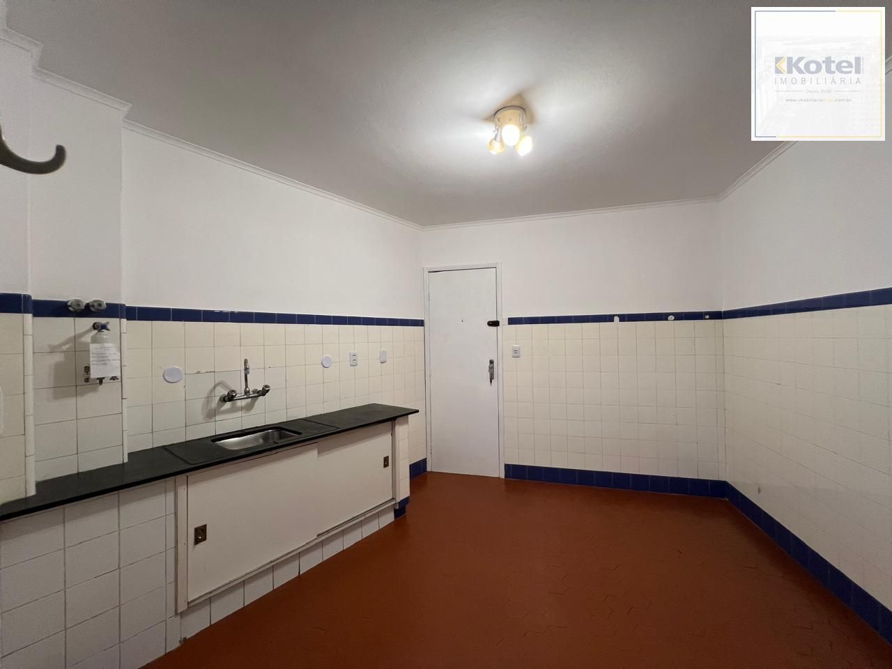 Apartamento amplo com 3 dormitórios,1 vaga, na Rua Duque de Caxias, Porto Alegre