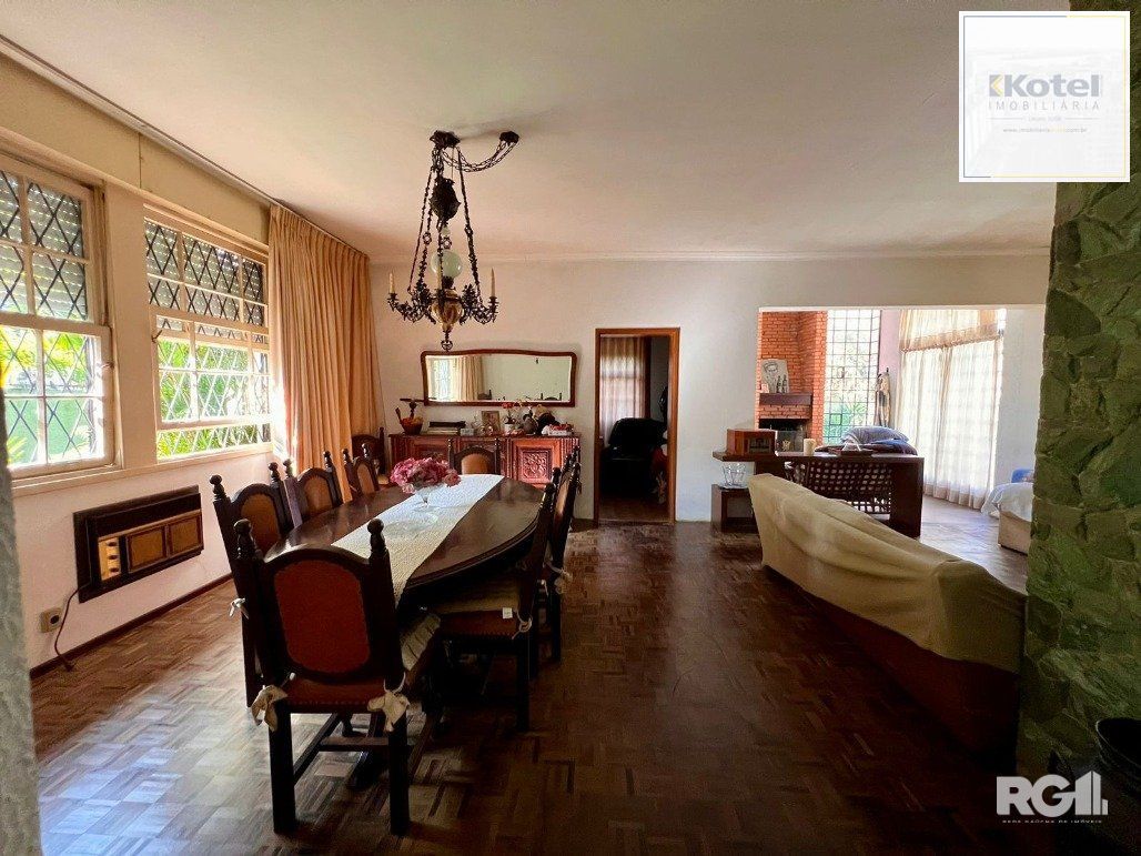 Casa térrea, com 3 dormitórios, sendo 2 suítes, 5 vagas, piscina, no bairro Ipanema, em Porto Alegre, RS — foto 5