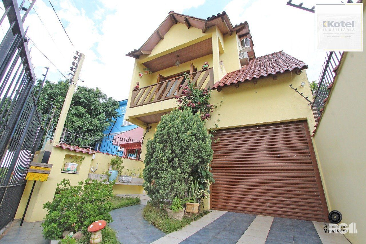 Casa com 3 dormitórios, sendo 1 suíte, com vaga para 2 carros, no bairro Medianeira, Porto Alegre, RS