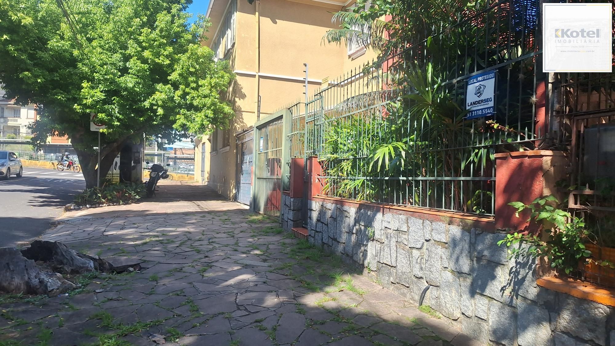 Comprar para reformar. Casa com  5 quartos no bairro Petrópolis! — foto 2