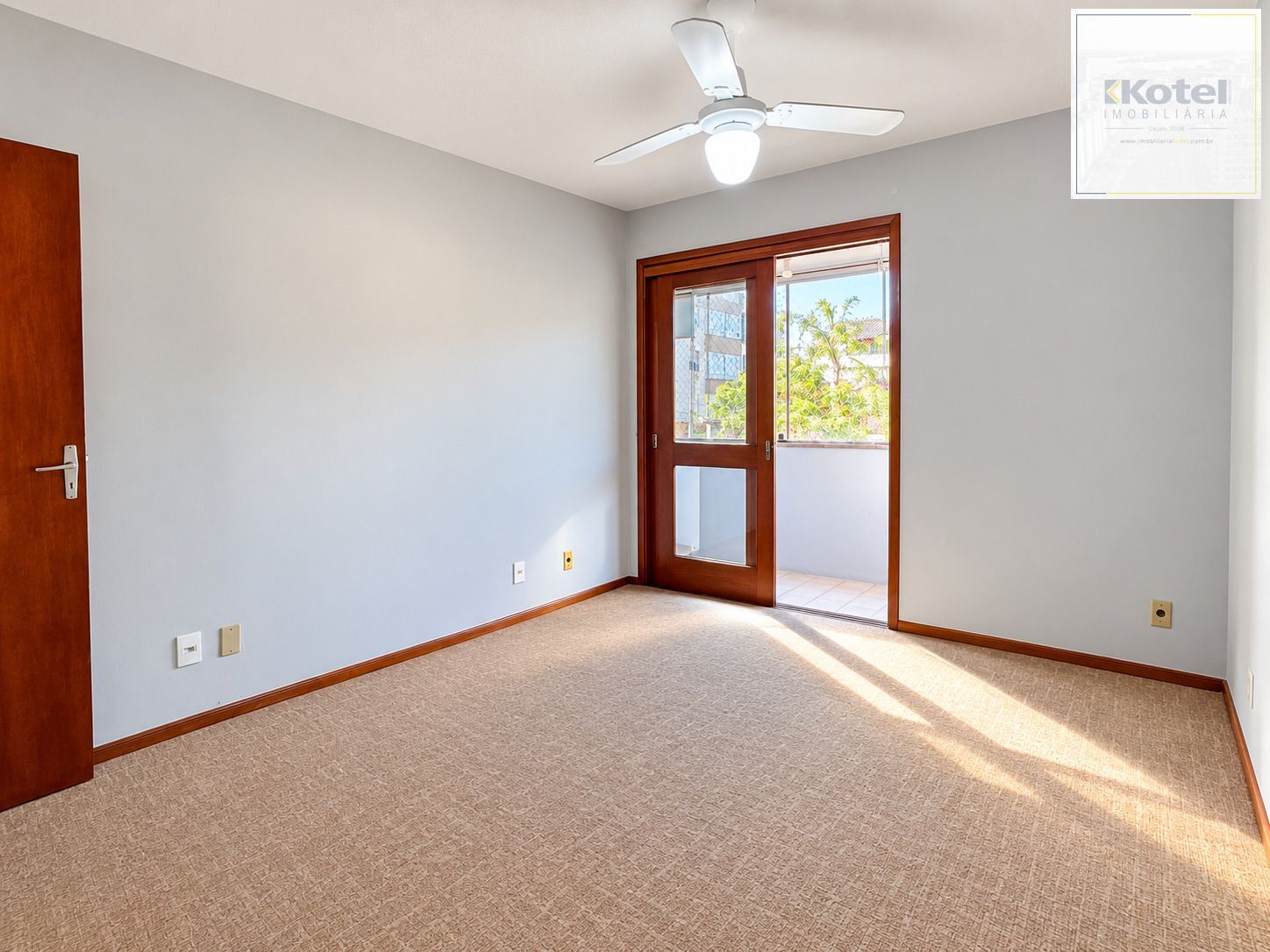 QUARTO-COM-AR-CONDICIONADO-E-VENTILADOR
