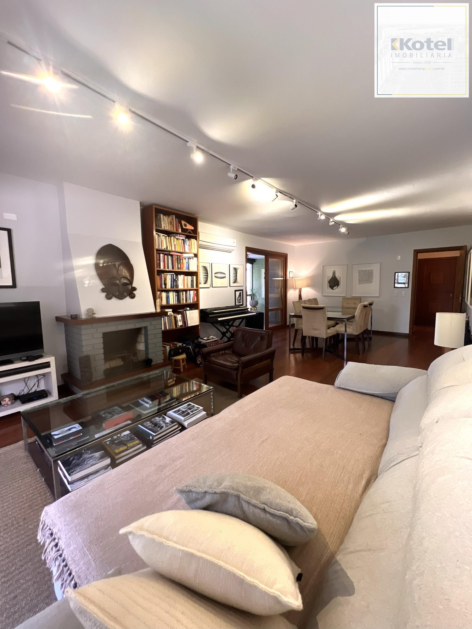 Apartamento com 3 dormitórios, sendo 1 suíte, lareira e 2 vagas no Menino Deus — foto 2