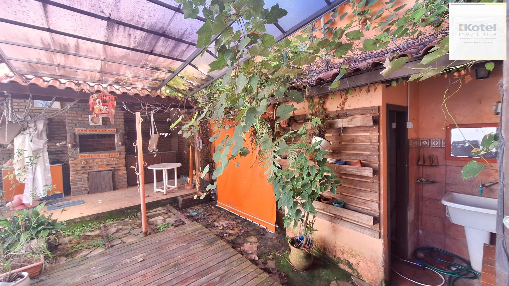 Comprar para reformar. Casa com  5 quartos no bairro Petrópolis! — foto 3