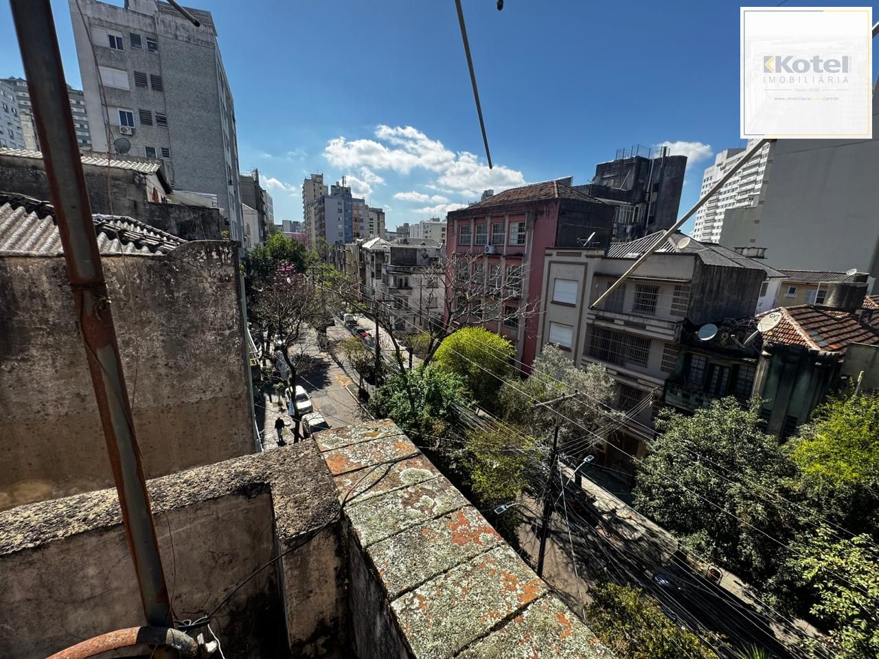 Predio com 4 unidades sendo 3 apartamentos e um lojão térreo super amplo, com pátio. — foto 2