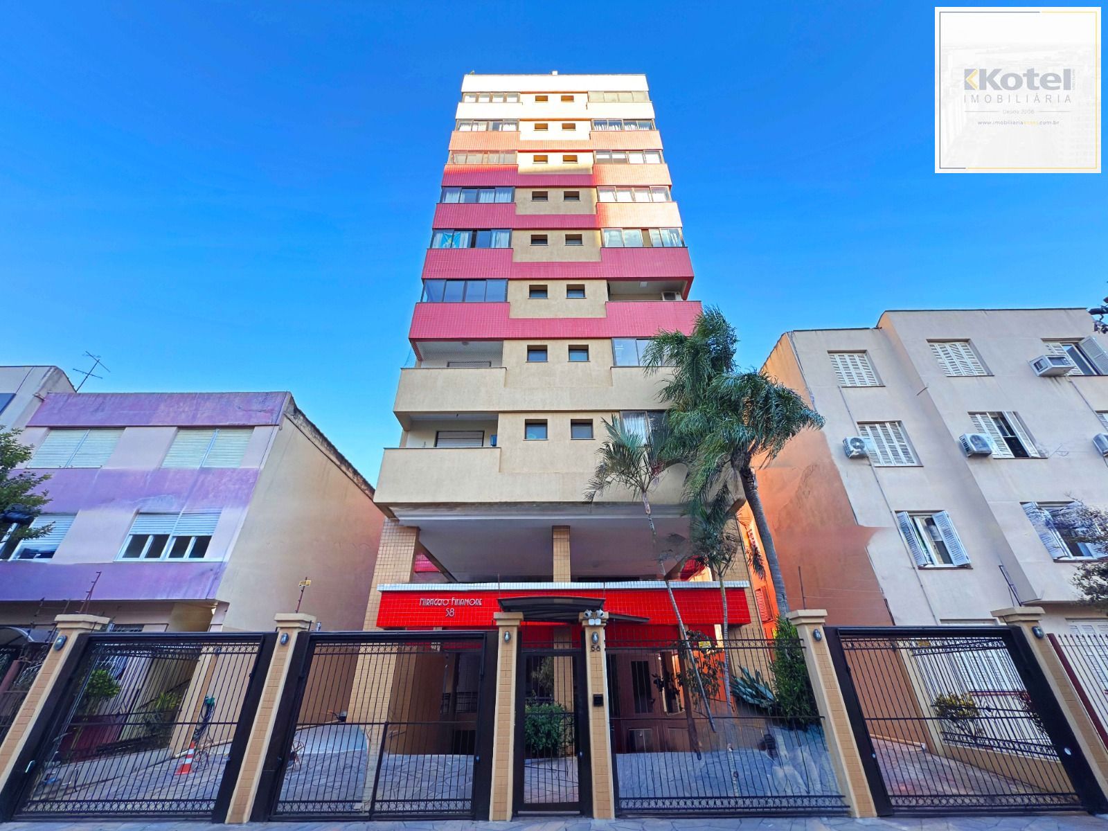 Apartamento de 3 dormitórios com duas vaga de garagem dupla, coberta.