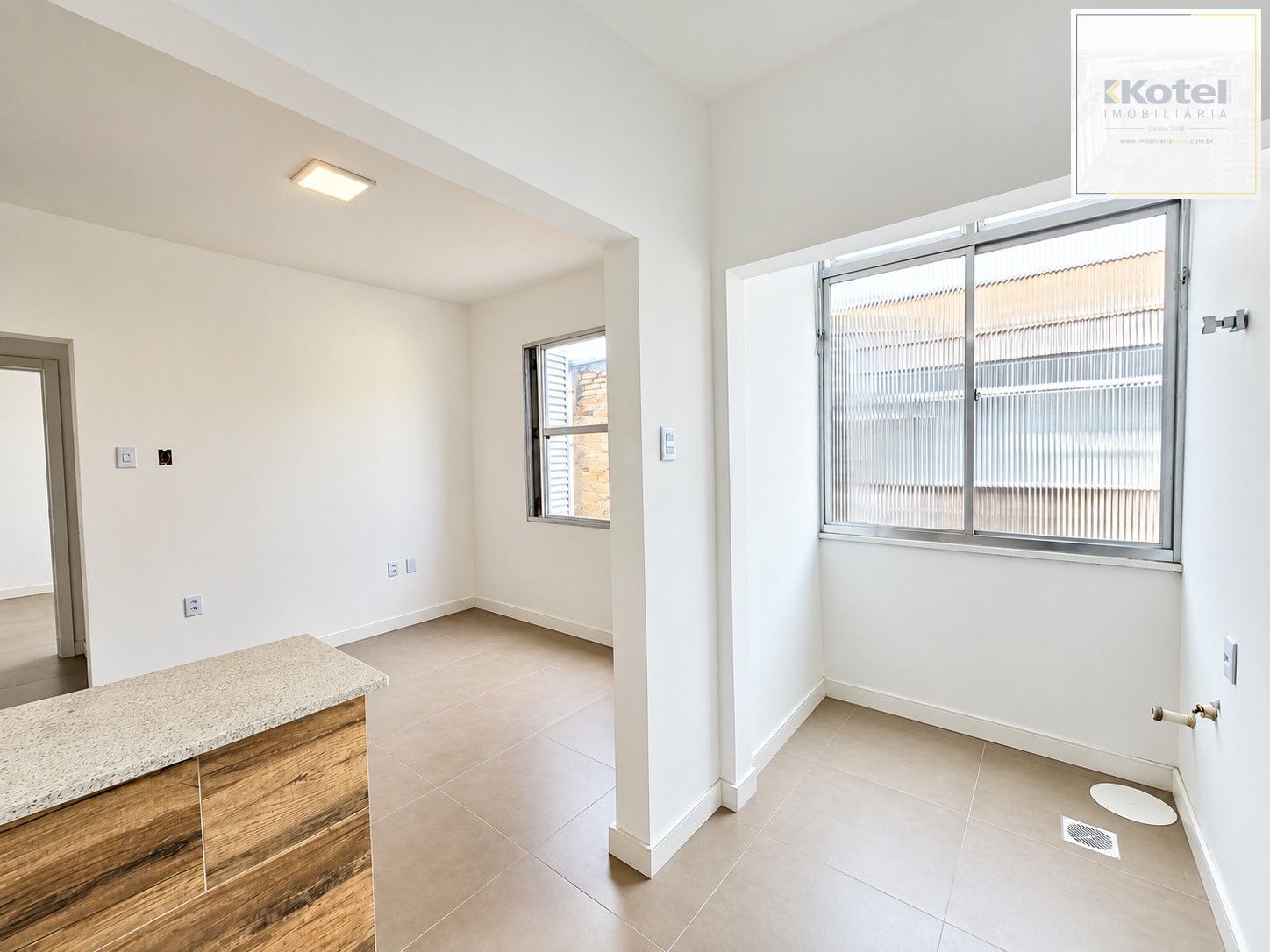 apartamento-cozinha-bancada-living