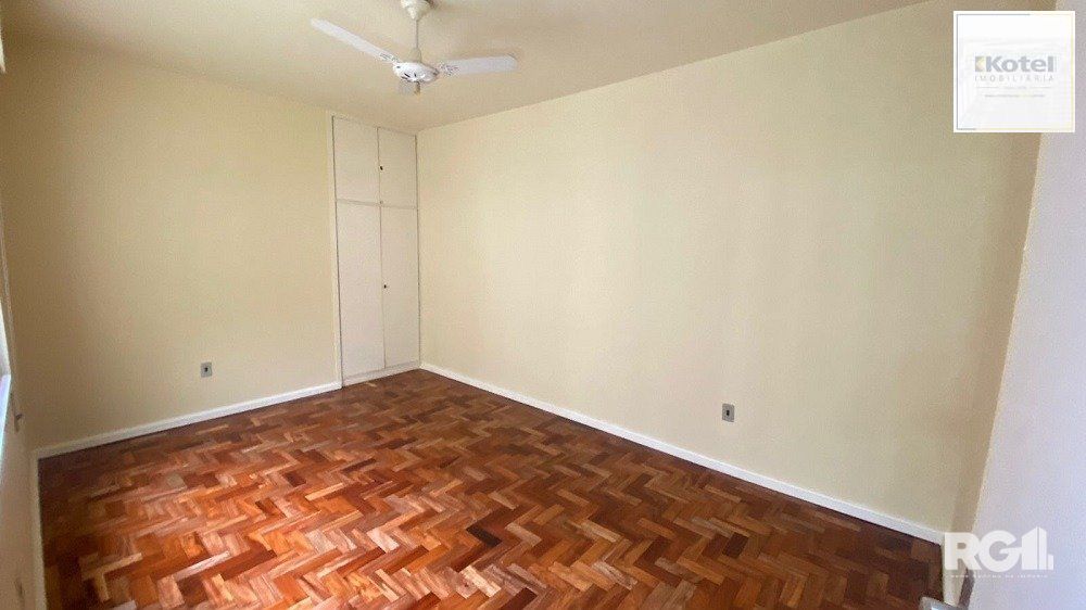 APARTAMENTO DE 2 DORMITÓRIOS, BANHEIRO SOCIAL E LAVABO AUXILIAR NA CIDADE BAIXA.