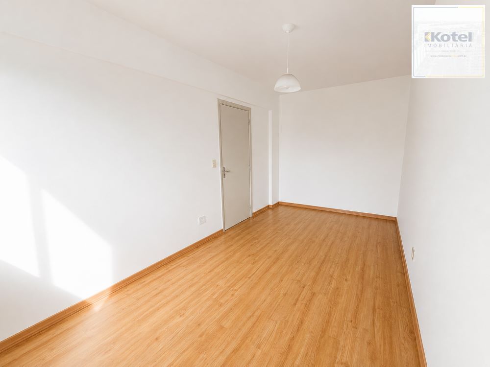 AMPLO APARTAMENTO 1 DORMITÓRIO COM VAGA COBERTA — foto 5