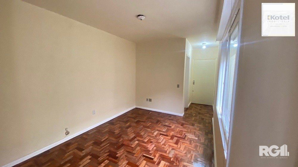 APARTAMENTO DE 2 DORMITÓRIOS, BANHEIRO SOCIAL E LAVABO AUXILIAR NA CIDADE BAIXA.