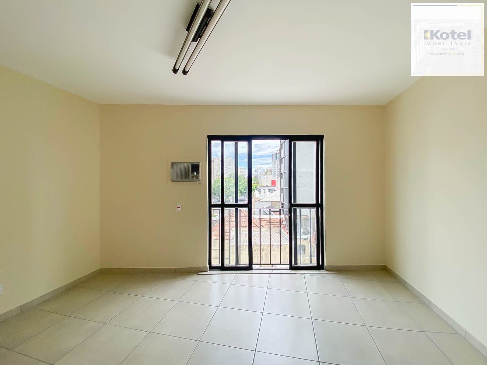 Sala Comercial à Venda na Av. Benjamin Constant – Andar Alto e Portaria