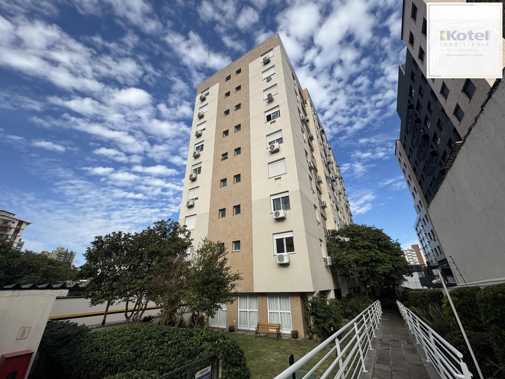 Apartamento em andar alto, posição solar norte/nascente, com excelente iluminação e ventilação natural. — foto 2