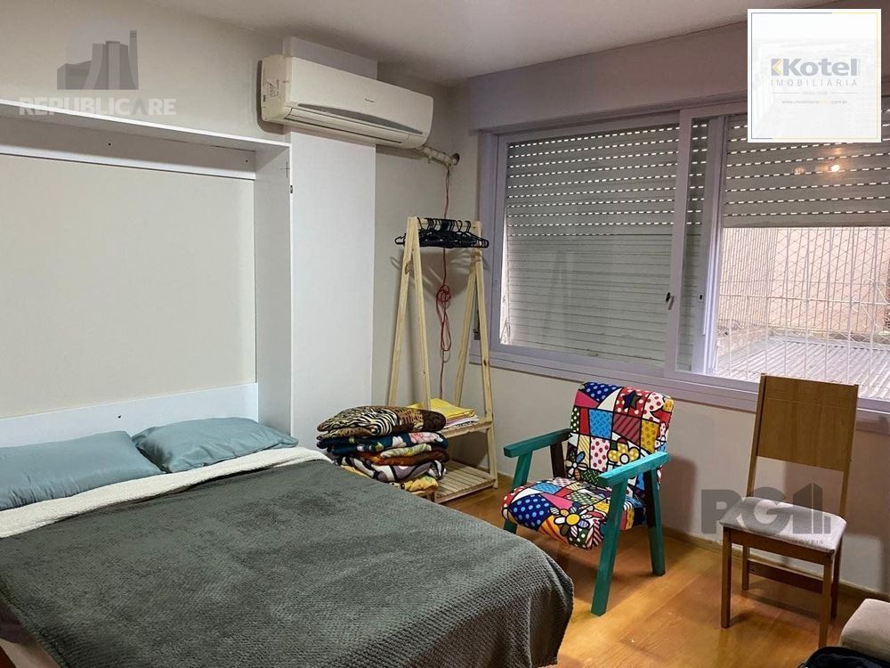 QUARTO-AR-CONDICIONADO-JANELA-AMPLA