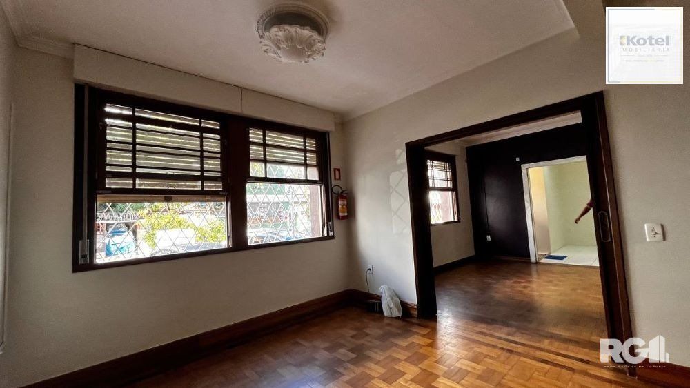 CASA A VENDA, AMPLA NA COMENDADOR BATISTA!