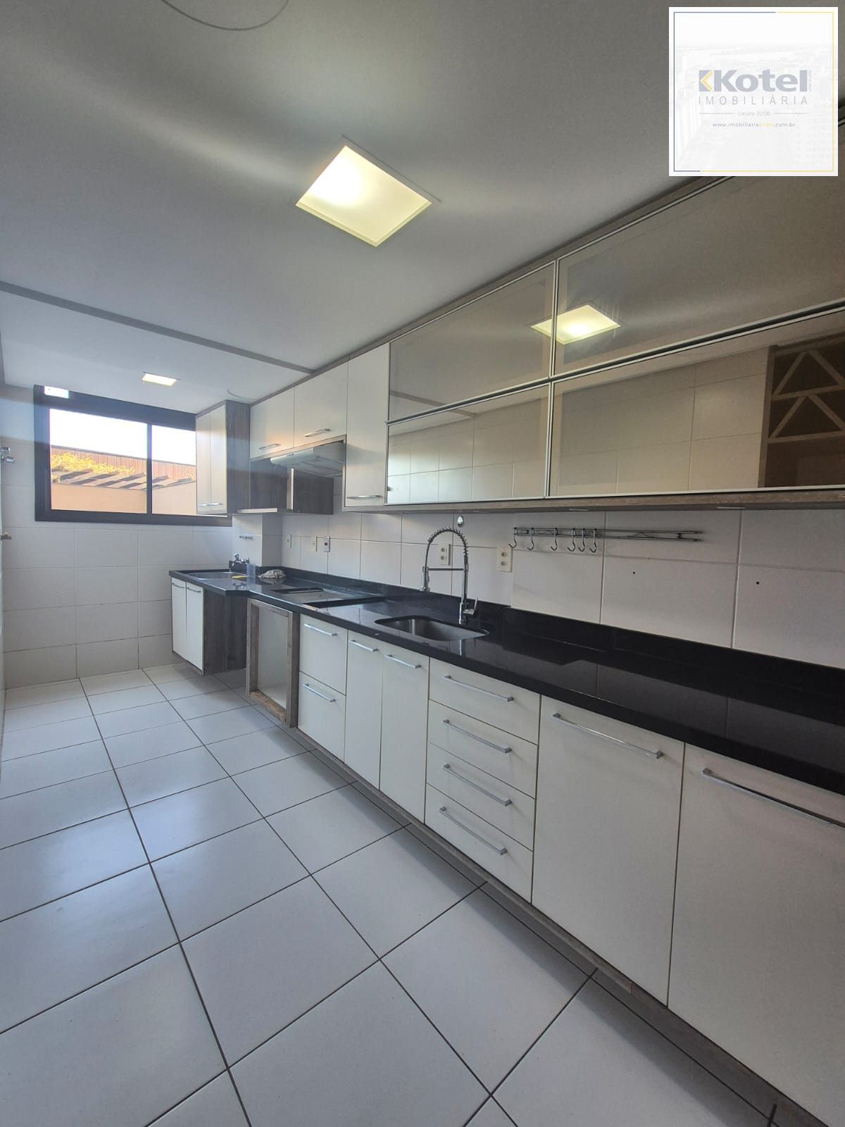 Apartamento 2 dormitórios 1 suíte 2 garagens — foto 2
