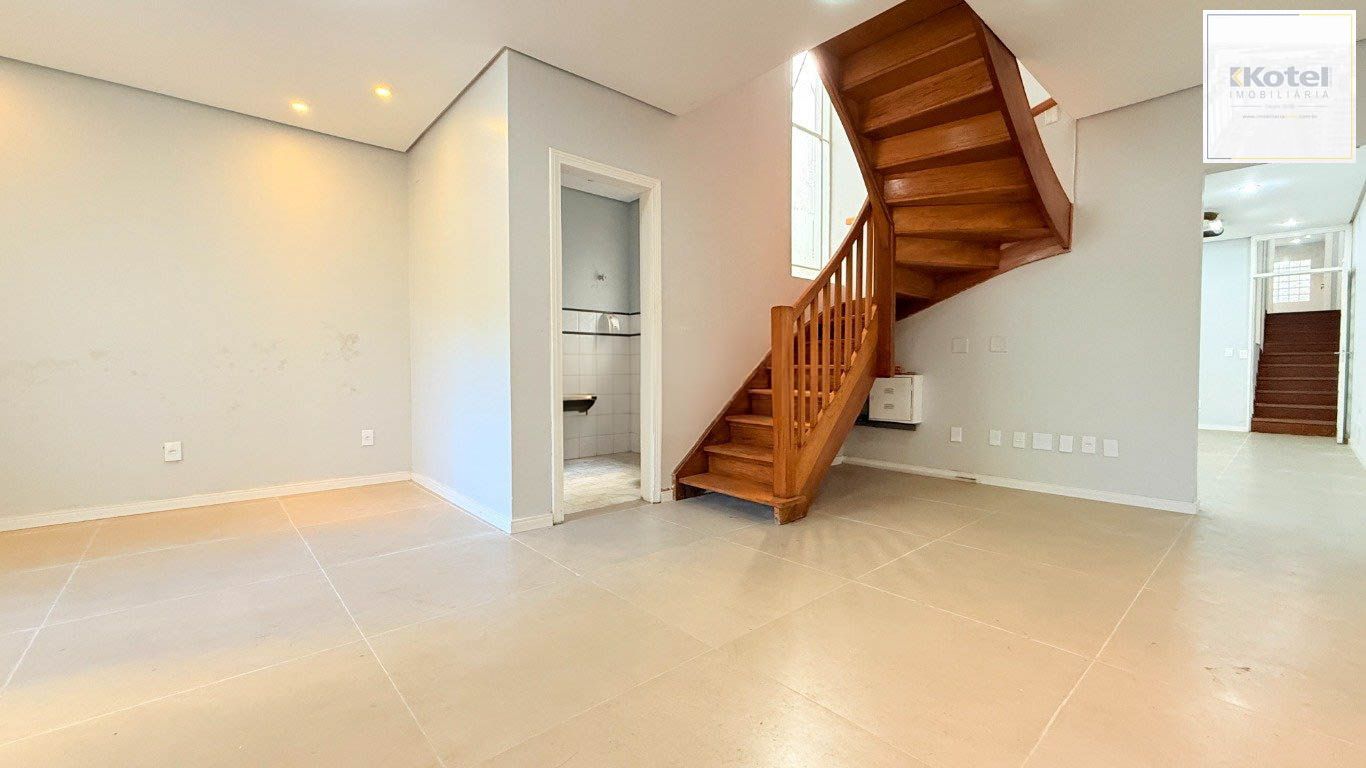 CASA 230m² 5 QUARTOS/SALAS, 3 VAGAS DE GARAGEM - USO RESIDENCIAL OU COMERCIAL