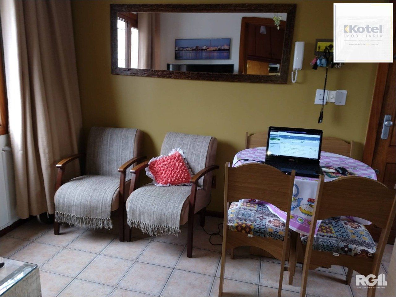 Apartamento de 1 dormitório com vaga de garagem escriturada na Rua Lopo Gonçalves.