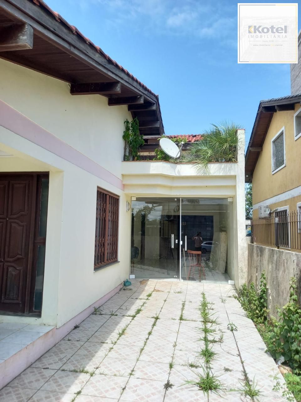 Ampla Casa residencial com 4 quartos, 3 banheiros e 1 suíte  garagem — foto 2
