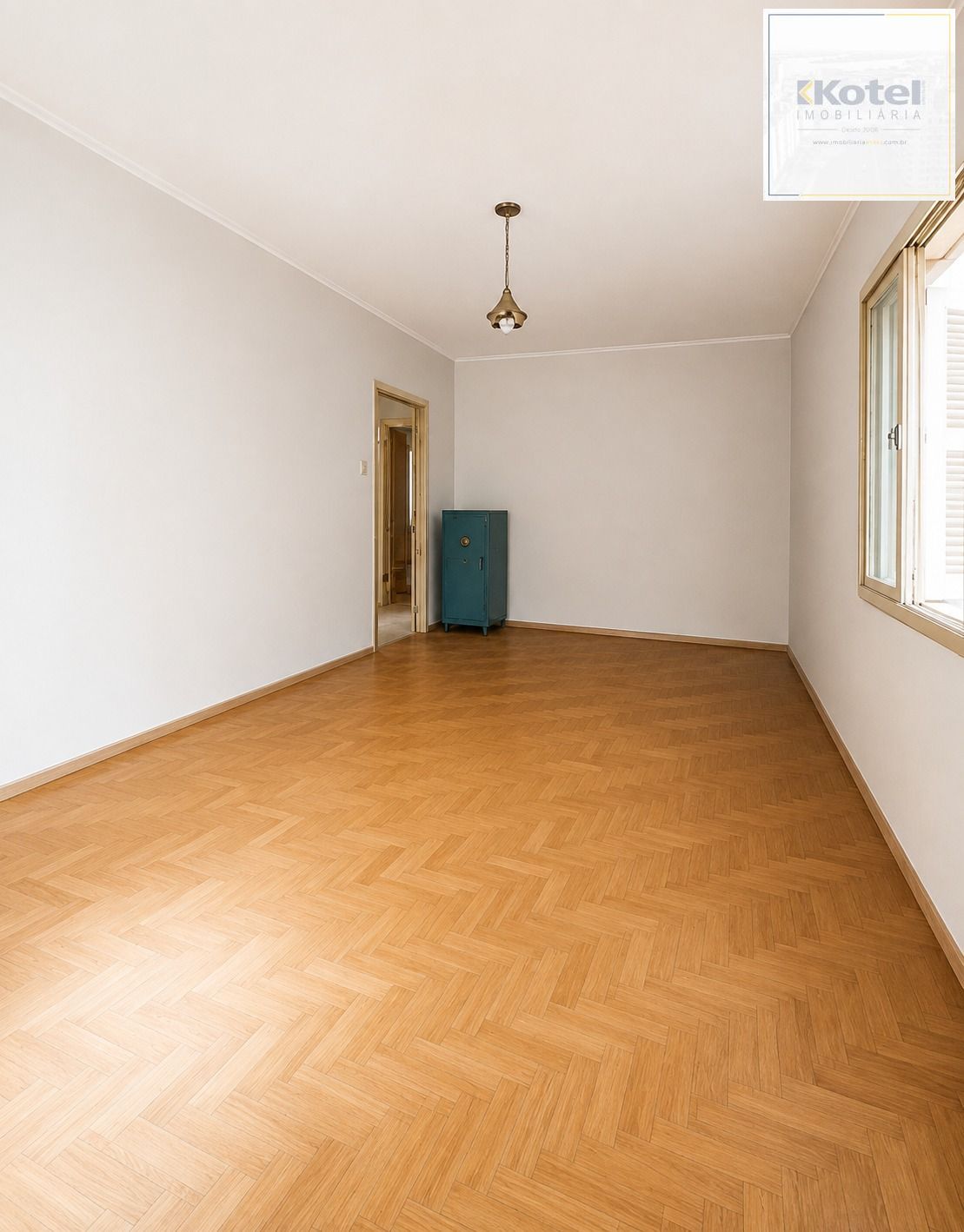 SALA-DE-ESTAR-COM-PISO-PARQUET