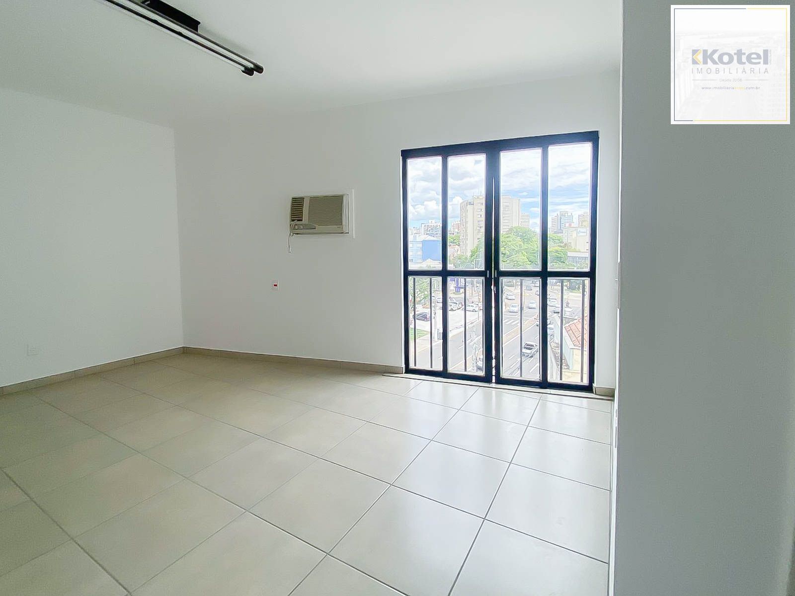 Sala Comercial à Venda na Av. Benjamin Constant – Andar Alto e Portaria