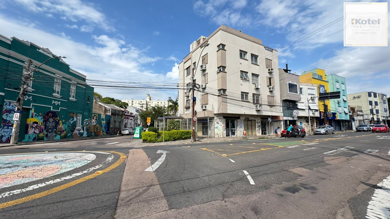 PRÉDIO-EM-ESQUINA