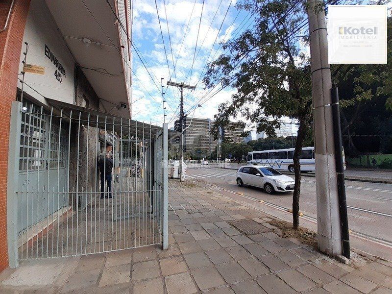 Apartamento de 2 Dormitórios totalmente reformado com churrasqueira