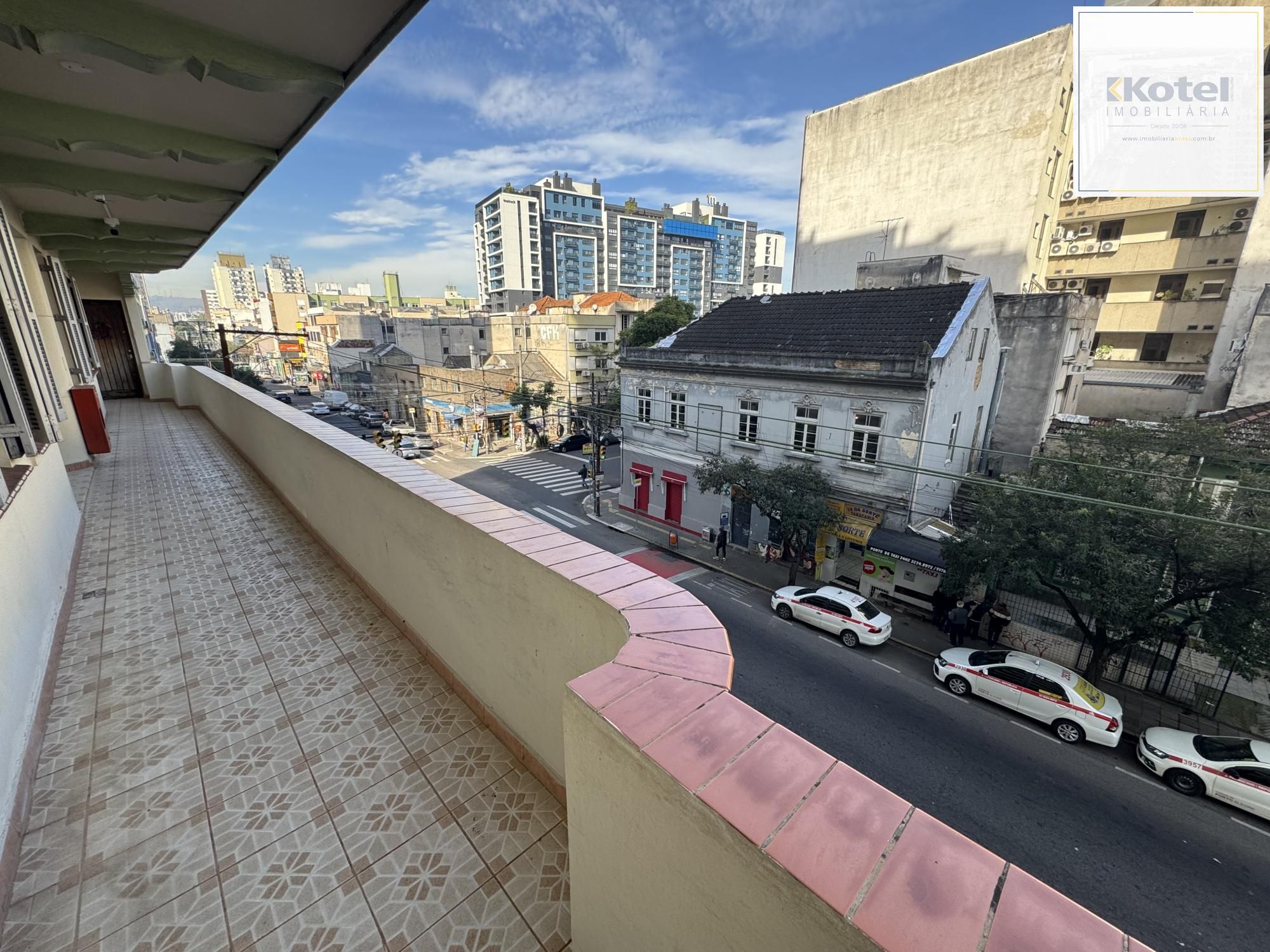 Apartamento de 2 Dormitórios com Elevador na Cidade Baixa