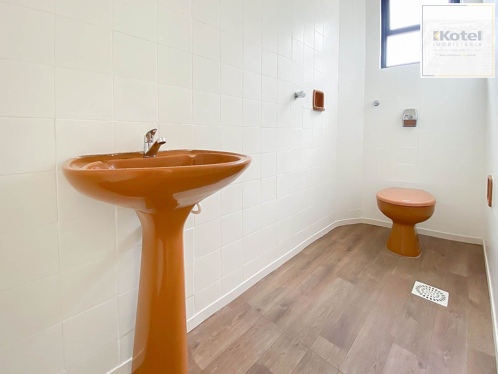 Sala Comercial à Venda na Av. Benjamin Constant – Andar Alto e Portaria