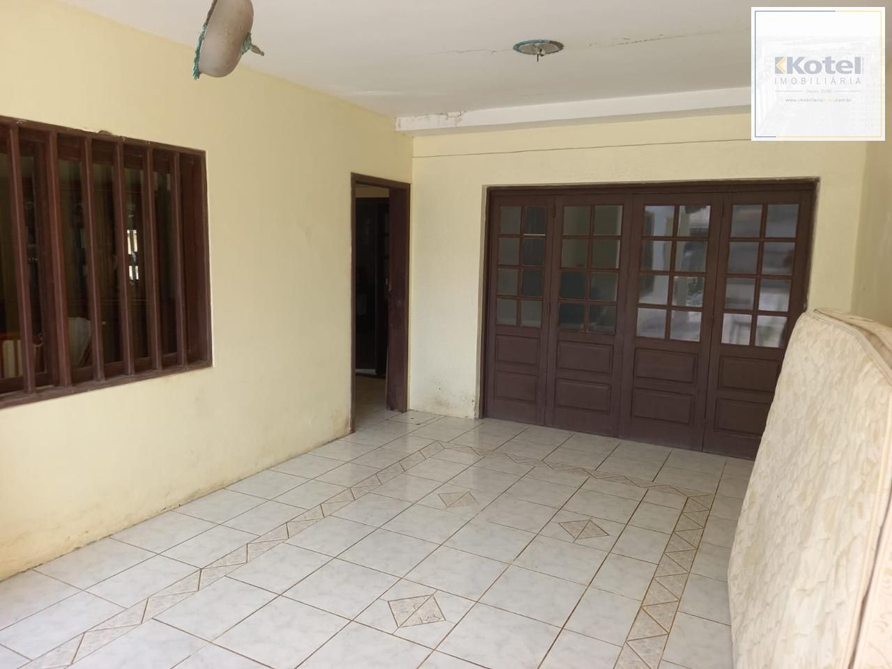 Ampla Casa residencial com 4 quartos, 3 banheiros e 1 suíte  garagem — foto 3