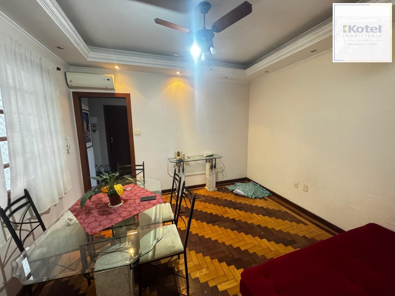Apartamento de 3 dormitórios, banheiro social e lavabo na Cidade Baixa em Porto Alegre