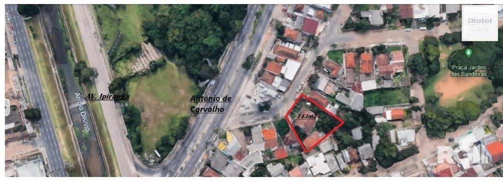 Casa com 351,60m2 de área construída em propriedade de 743m2 no Bairro Jardim Carvalho.