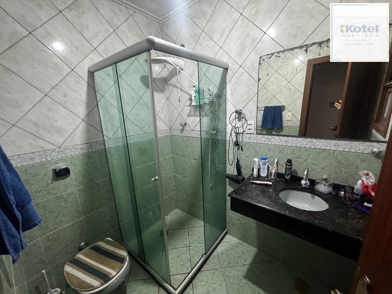Apartamento de 3 dormitórios, banheiro social e lavabo na Cidade Baixa em Porto Alegre