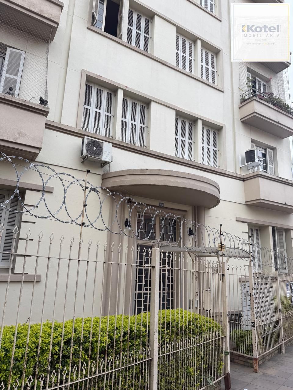 Apartamento de 3 quartos e 2 banheiros, desocupado e pronto para morar