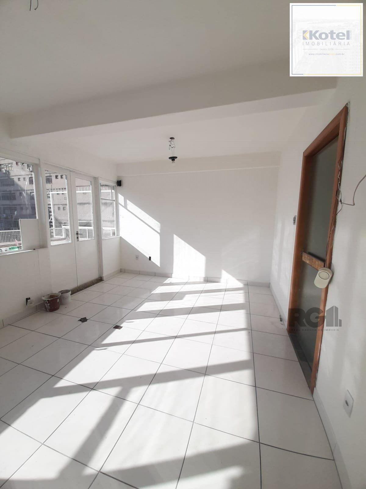 Sala Comercial à venda, 33m², Centro Histórico - Porto Alegre — foto 2