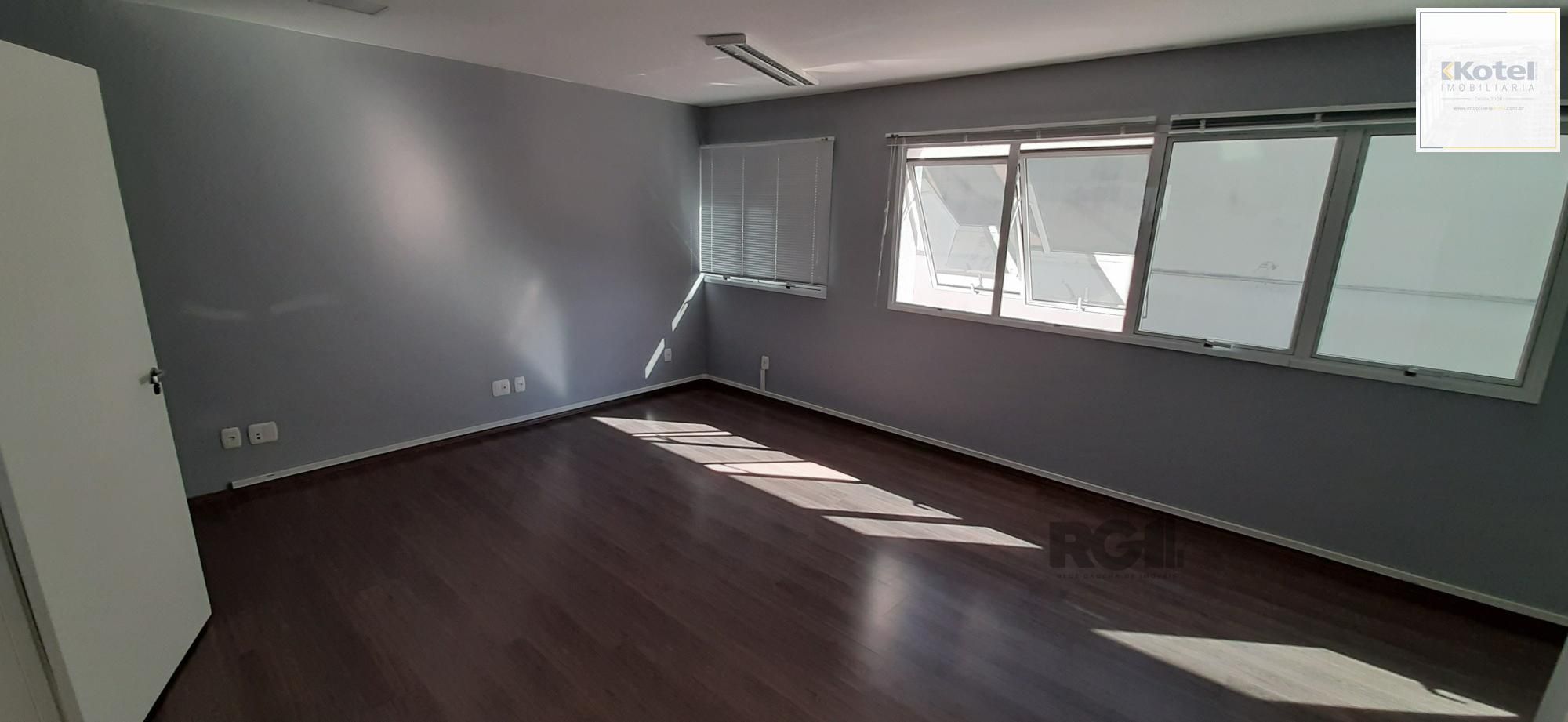 Sala Comercial à venda, 33m², Menino Deus - Porto Alegre — foto 2