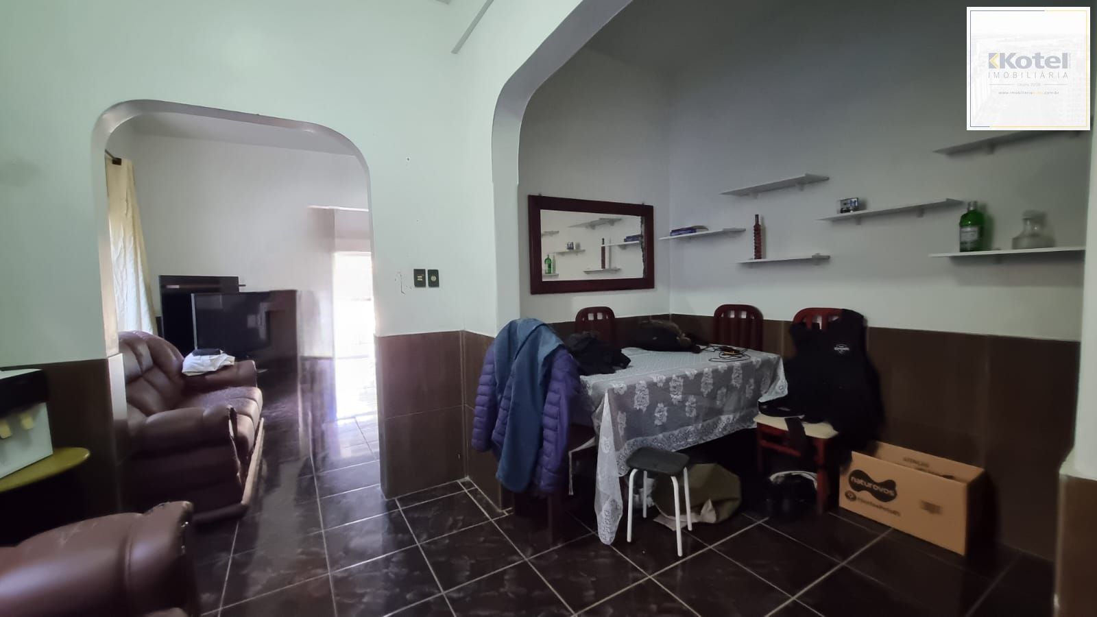Casa Residencial de 2 pisos com  3 dormitórios , 2 banheiros + 1anexo com 2 aptos JKs , construído nos fundos do terreno no bairro Cidade Baixa/Azenha em Porto Alegre/RS. — foto 3