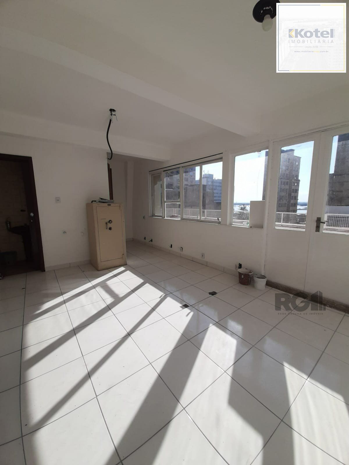 Sala Comercial à venda, 33m², Centro Histórico - Porto Alegre — foto 3