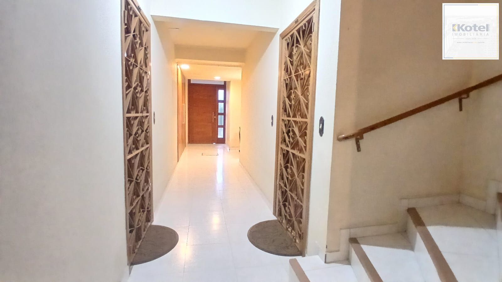 Apartamento de 02 dormitórios no bairro Jardim Botânico.
