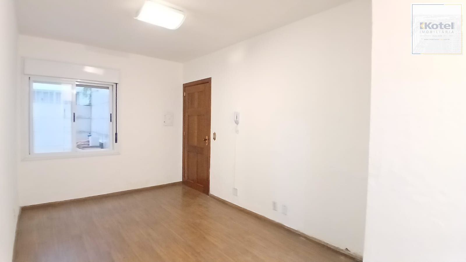 Apartamento de 02 dormitórios no bairro Jardim Botânico.