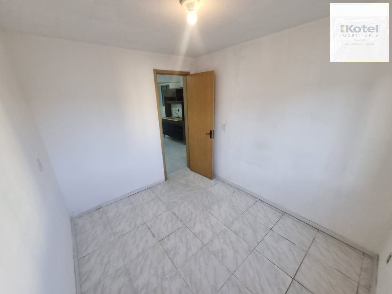 Excelente apartamento de 2 dormitórios, desocupado para venda  no bairro Partenon em Porto Alegre/RS. — foto 4