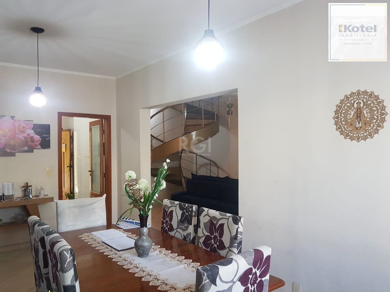 Casa para Venda - 300m², 4 dormitórios, sendo 1 suites, 2 vagas - Glória — foto 4